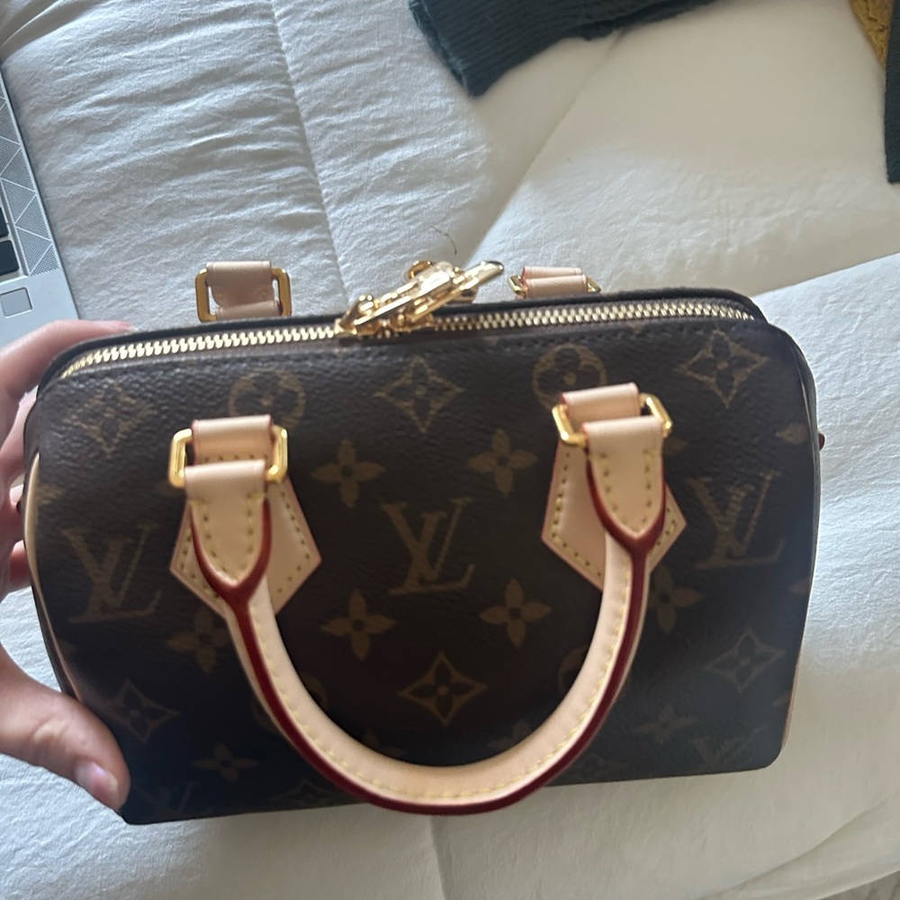 Louis Vuitton speedy 20